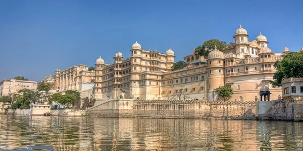 City Palace above Lake Pichola in Udaipur