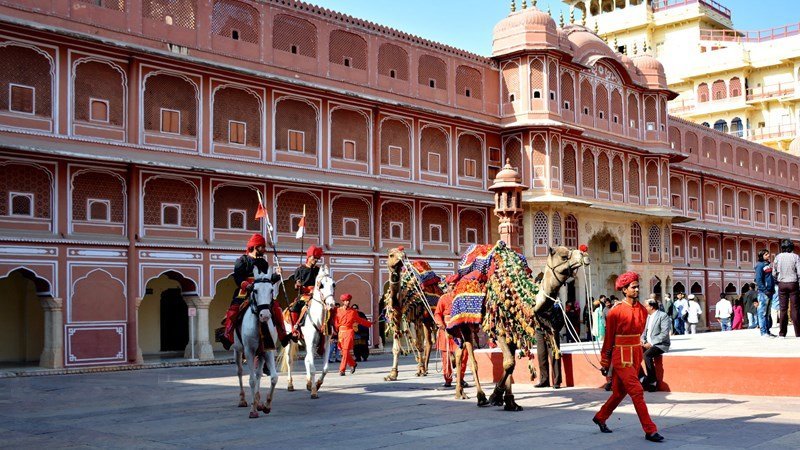 Hire car with driver in Jaipur