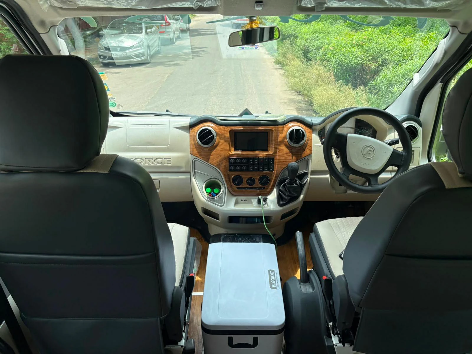 Driver cockpit and dashboard of the Urbania
