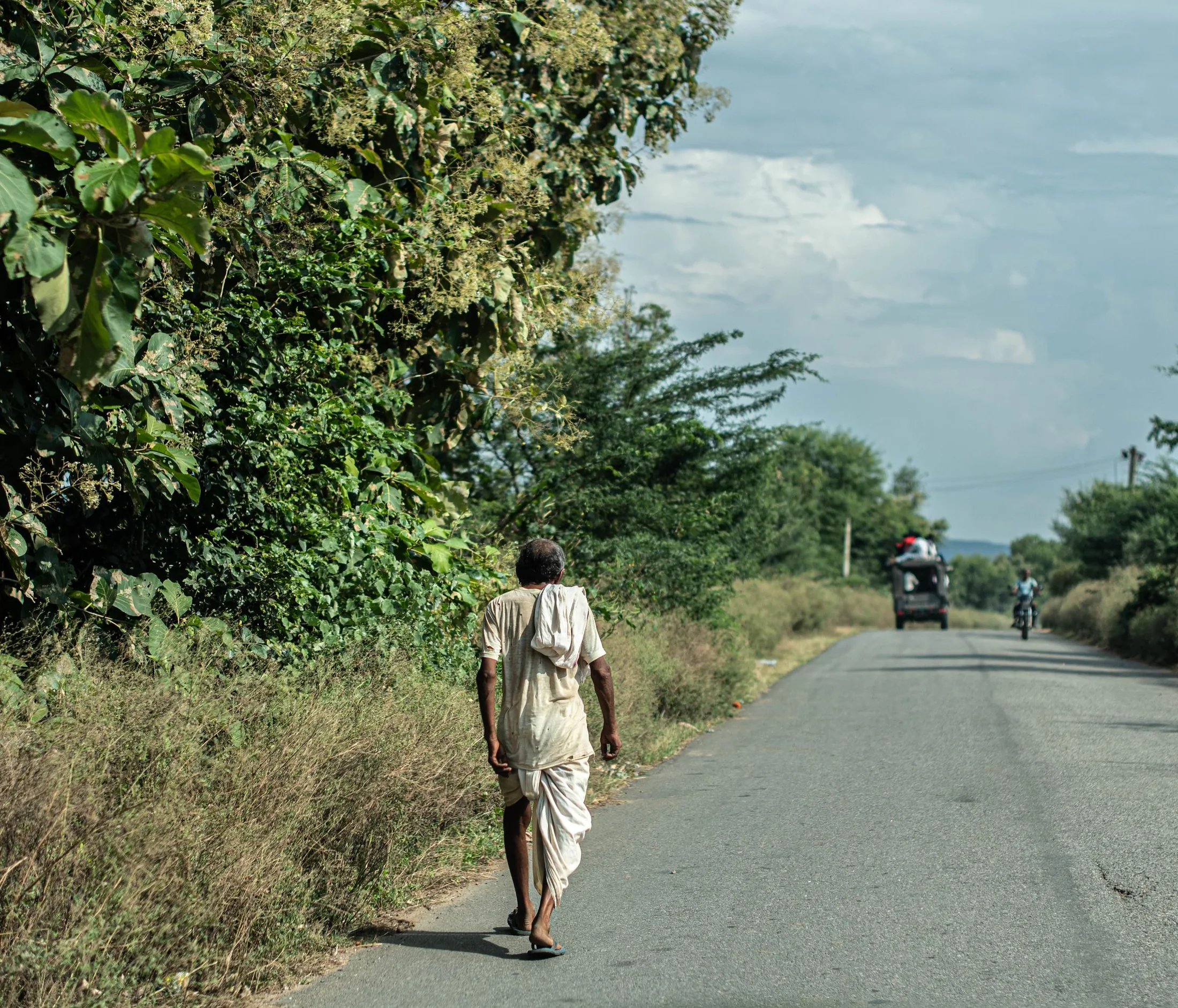 A quiet rural road near Pushkar