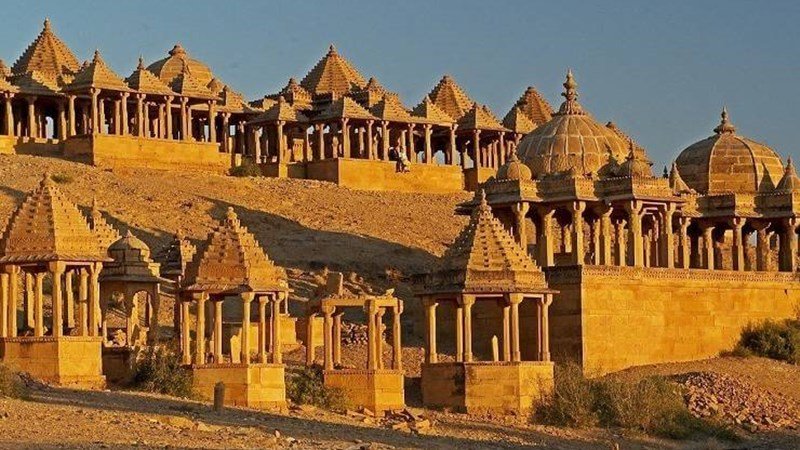 hire car taxi tempo traveller with driver in Jaisalmer 3