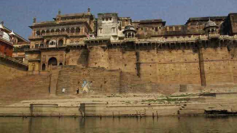 hire car taxi tempo traveller with driver in Varanasi 13 2