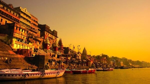 hire car taxi tempo traveller with driver in Varanasi 4 3